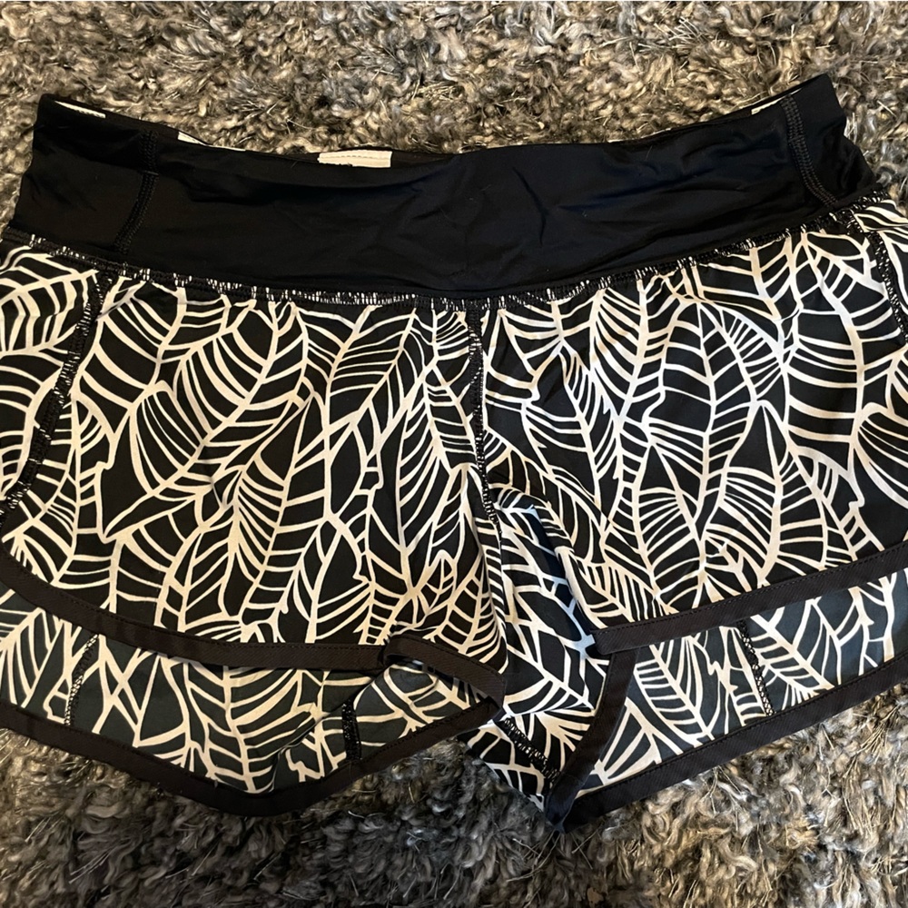 Lululemon Speed Shorts SZ 4